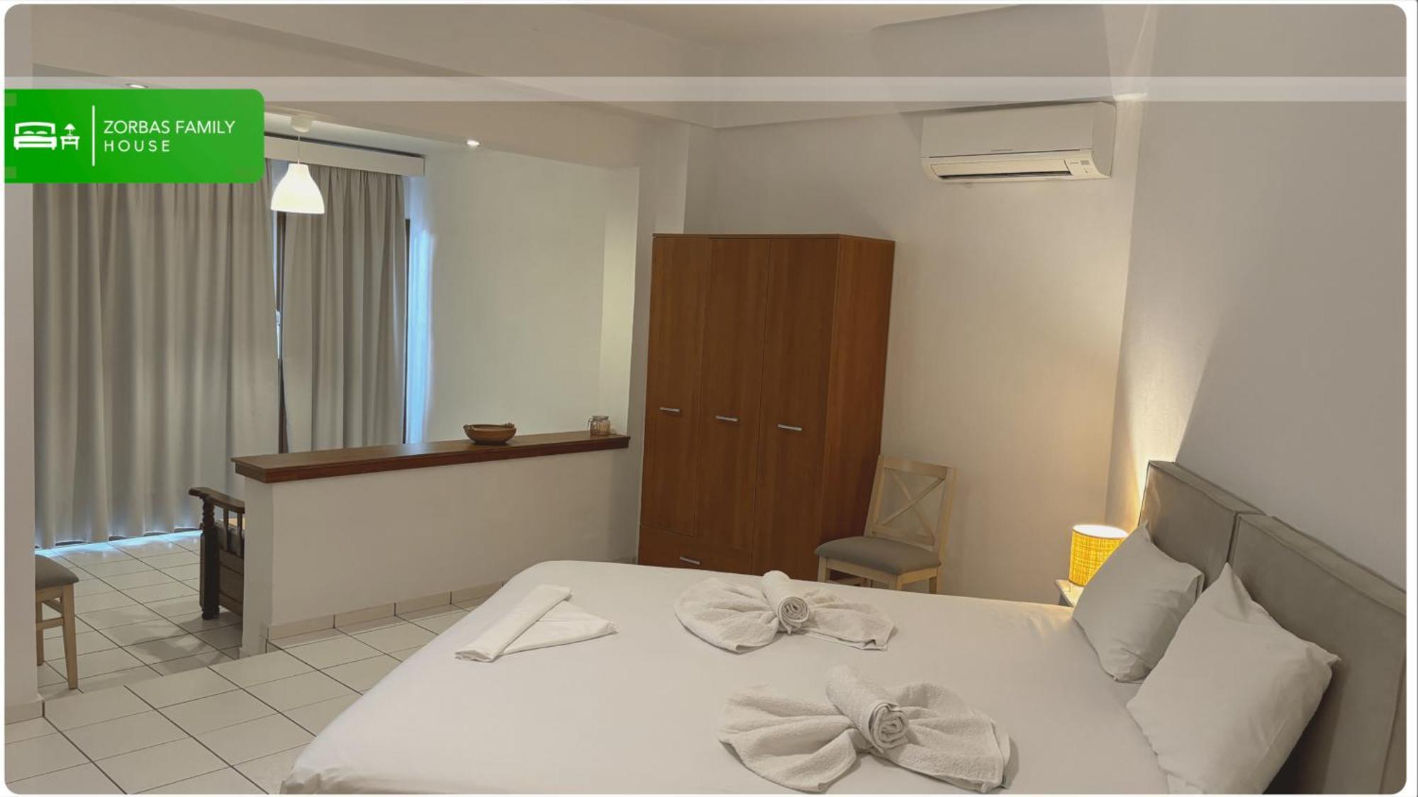 Zorbas Family House Hotel ตรูโลส ภายนอก รูปภาพ