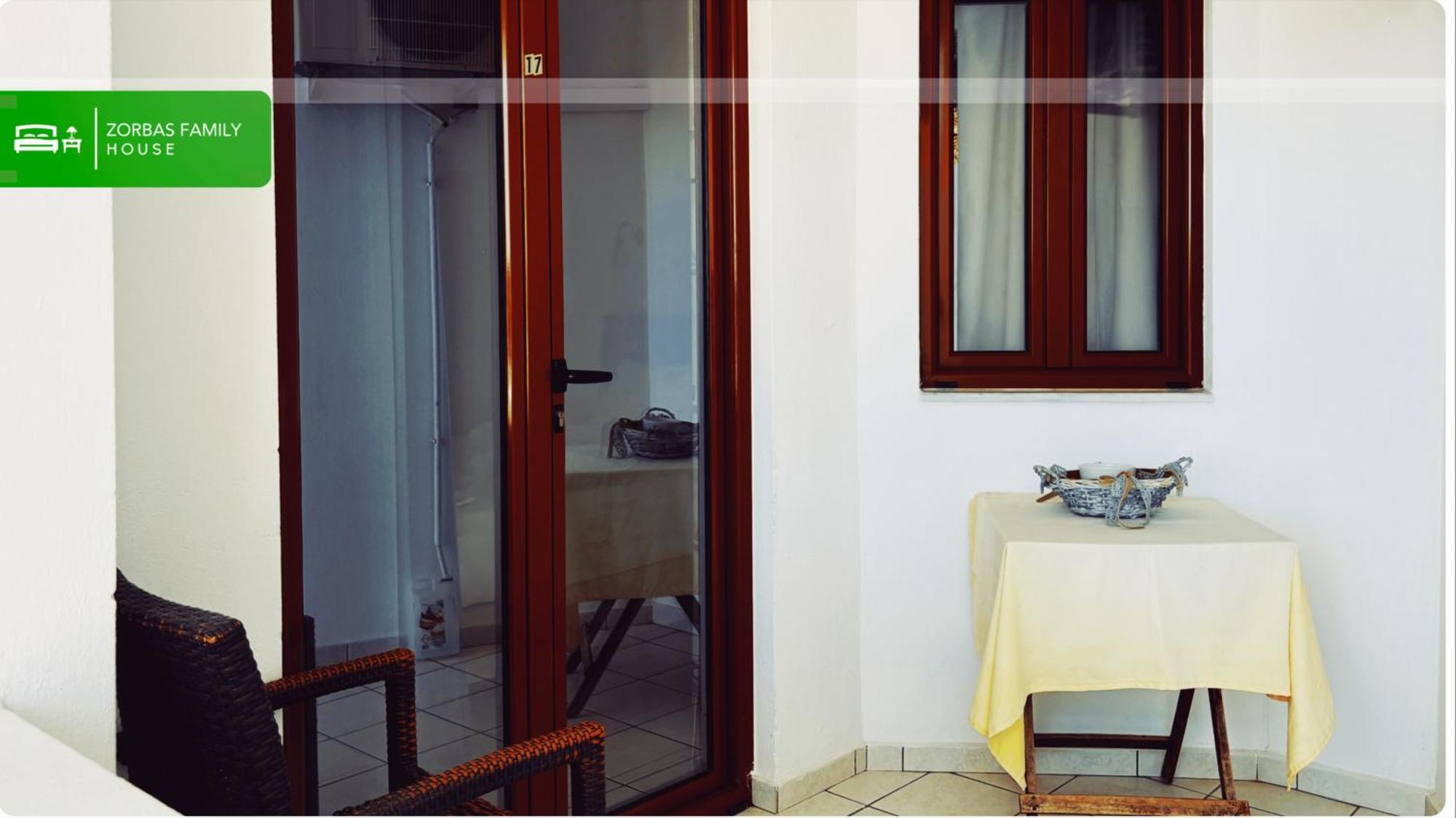 Zorbas Family House Hotel ตรูโลส ภายนอก รูปภาพ