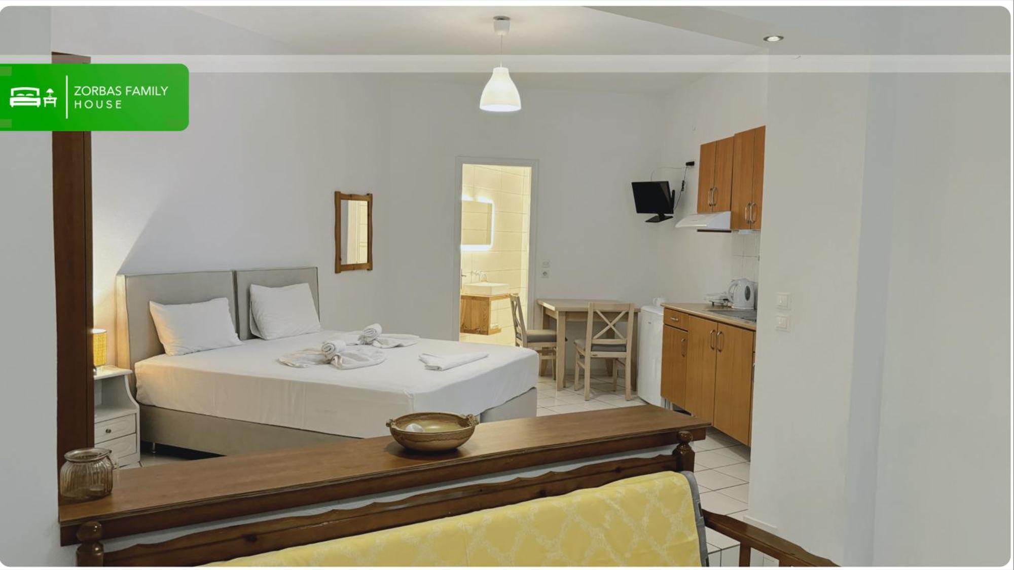 Zorbas Family House Hotel ตรูโลส ภายนอก รูปภาพ